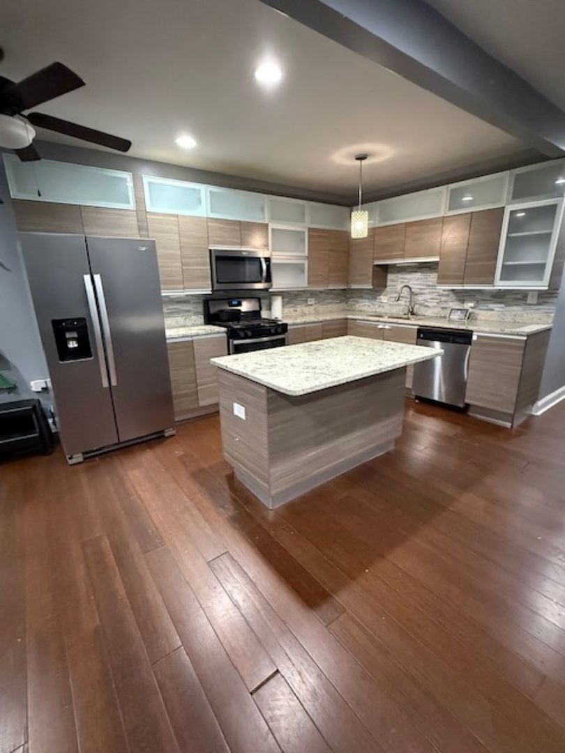 11815 South Hale Avenue Chicago IL 60643