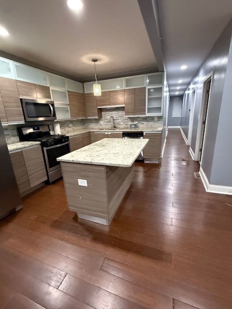 11815 South Hale Avenue Chicago IL 60643