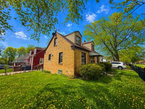913 Flossmoor Avenue Waukegan IL 60085