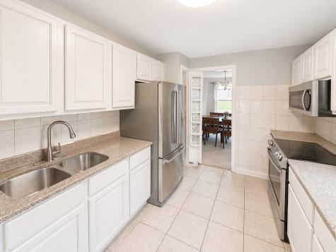 913 Flossmoor Avenue Waukegan IL 60085