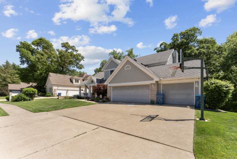 556 36TH Avenue East Moline IL 61244