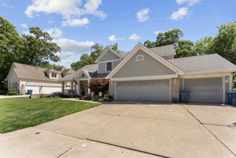 556 36TH Avenue East Moline IL 61244