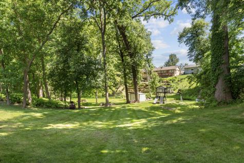 556 36TH Avenue East Moline IL 61244