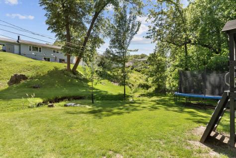 556 36TH Avenue East Moline IL 61244