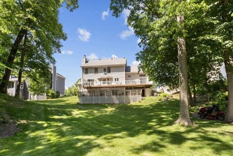 556 36TH Avenue East Moline IL 61244
