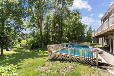 556 36TH Avenue East Moline IL 61244