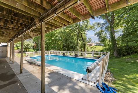 556 36TH Avenue East Moline IL 61244