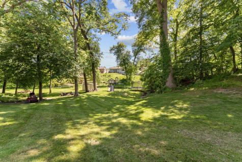 556 36TH Avenue East Moline IL 61244