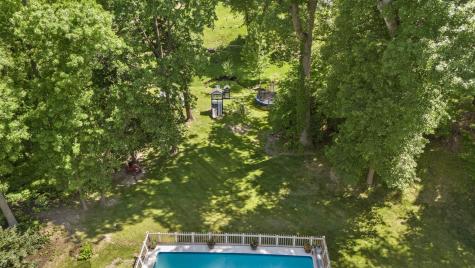 556 36TH Avenue East Moline IL 61244