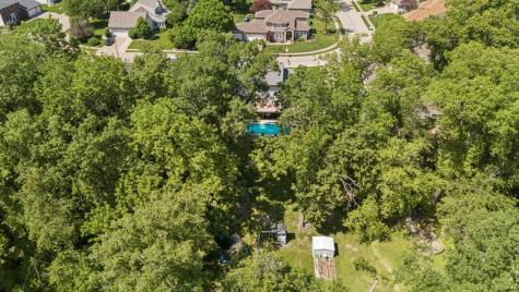 556 36TH Avenue East Moline IL 61244