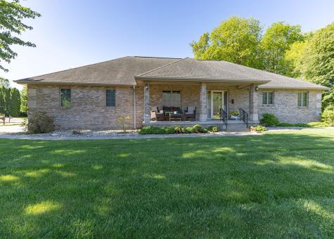 858 45TH Avenue East Moline IL 61244