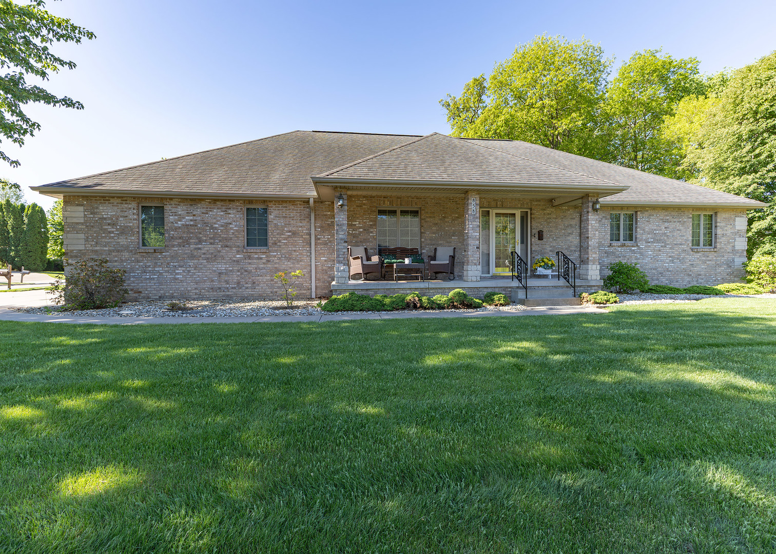 858 45TH Avenue East Moline IL 61244