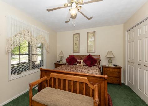 858 45TH Avenue East Moline IL 61244