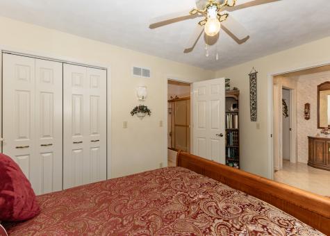 858 45TH Avenue East Moline IL 61244