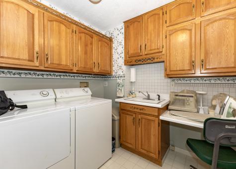 858 45TH Avenue East Moline IL 61244