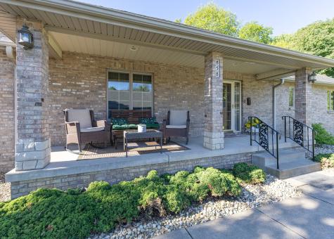 858 45TH Avenue East Moline IL 61244