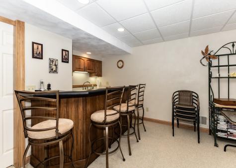 858 45TH Avenue East Moline IL 61244