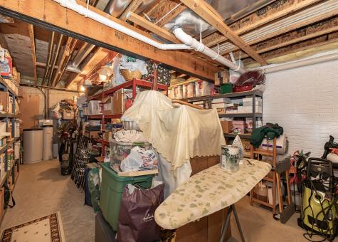 858 45TH Avenue East Moline IL 61244
