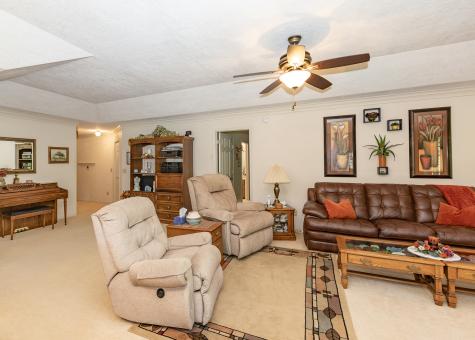 858 45TH Avenue East Moline IL 61244