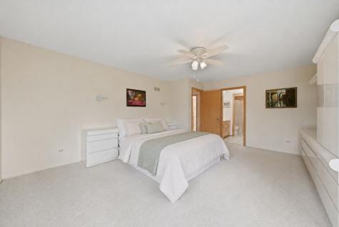 2453 Seville Circle Northbrook IL 60062