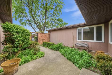 2453 Seville Circle Northbrook IL 60062