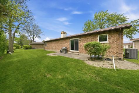 2453 Seville Circle Northbrook IL 60062