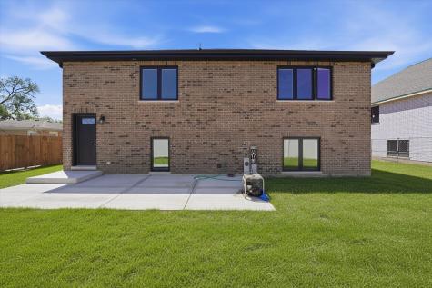 8011 South Oconto Avenue Bridgeview IL 60455