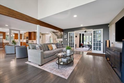 2 Fenview Court Oakwood Hills IL 60013