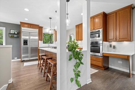 2 Fenview Court Oakwood Hills IL 60013