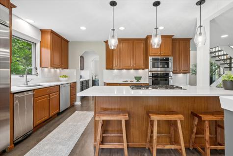 2 Fenview Court Oakwood Hills IL 60013