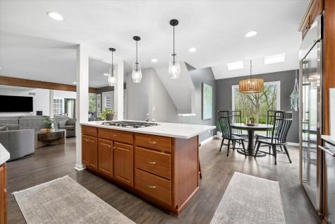 2 Fenview Court Oakwood Hills IL 60013