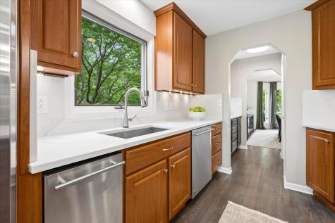 2 Fenview Court Oakwood Hills IL 60013