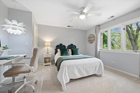 2 Fenview Court Oakwood Hills IL 60013