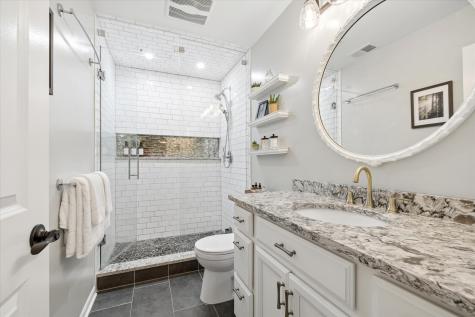 2 Fenview Court Oakwood Hills IL 60013