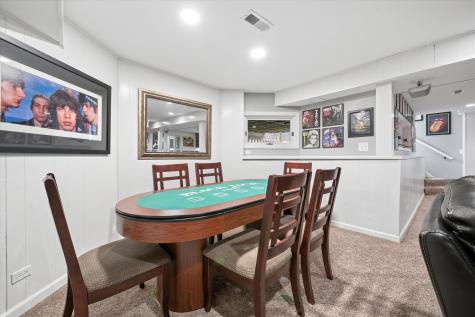 2 Fenview Court Oakwood Hills IL 60013