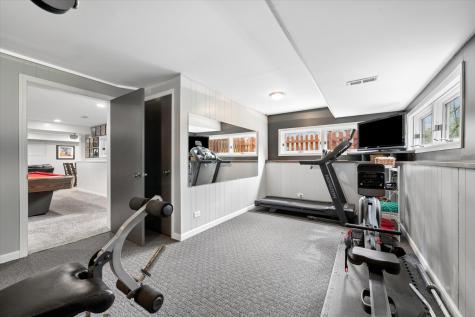 2 Fenview Court Oakwood Hills IL 60013
