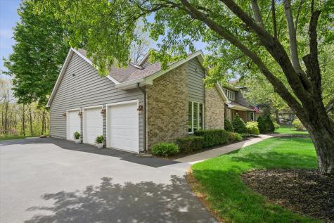 2 Fenview Court Oakwood Hills IL 60013