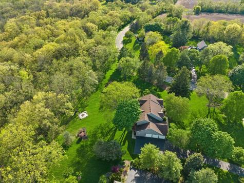 2 Fenview Court Oakwood Hills IL 60013