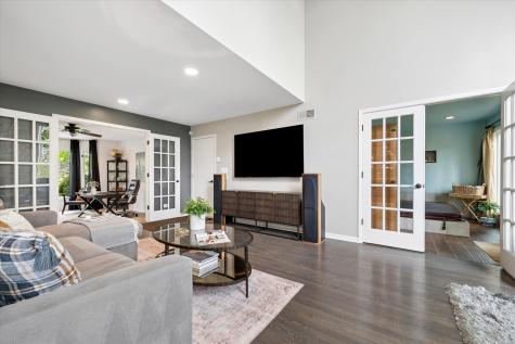 2 Fenview Court Oakwood Hills IL 60013