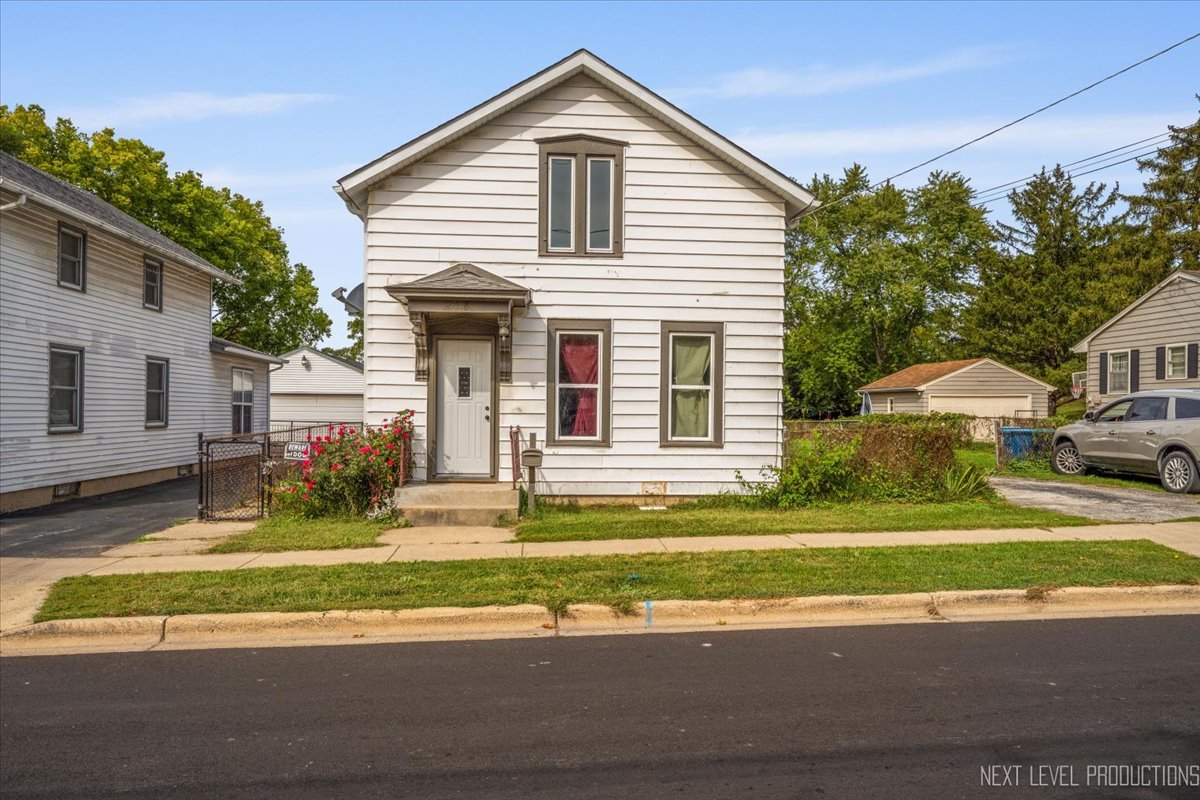 218 Forest Avenue Aurora IL 60505