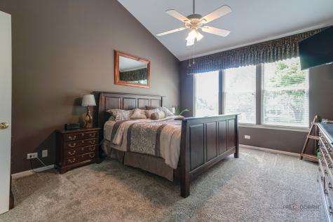 2 Tiverton Court Algonquin IL 60102