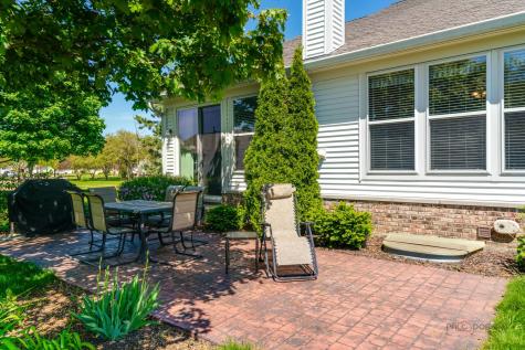 2 Tiverton Court Algonquin IL 60102