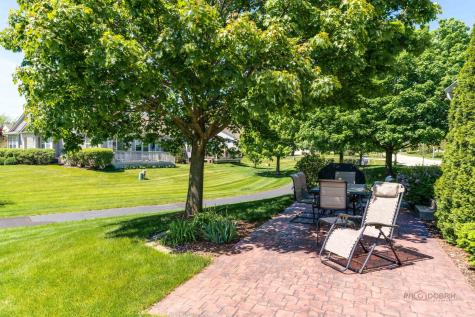 2 Tiverton Court Algonquin IL 60102