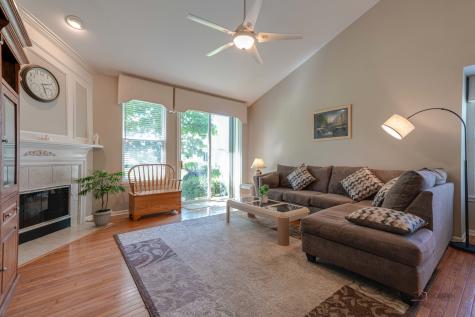 2 Tiverton Court Algonquin IL 60102