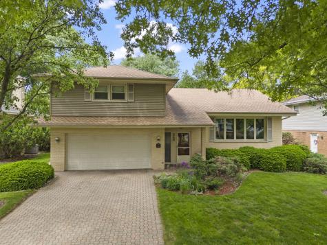 848 South Hillcrest Avenue Elmhurst IL 60126