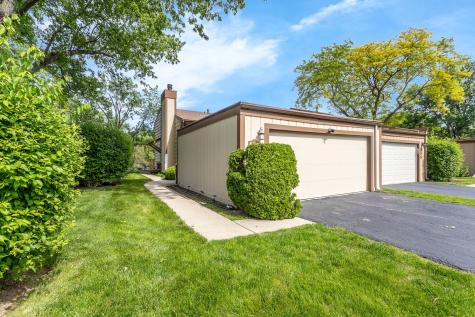 563 North Woodfield Trail Roselle IL 60172