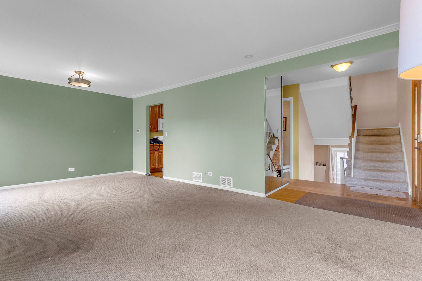 563 North Woodfield Trail Roselle IL 60172