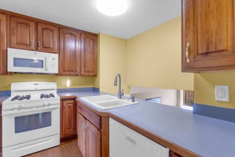 563 North Woodfield Trail Roselle IL 60172