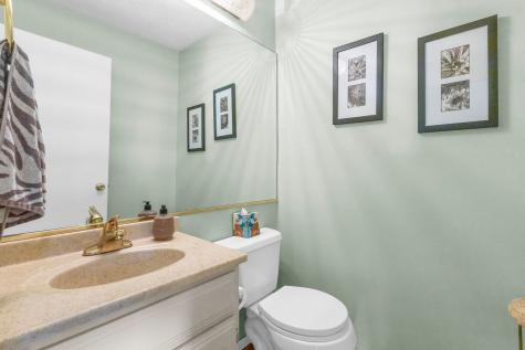 563 North Woodfield Trail Roselle IL 60172