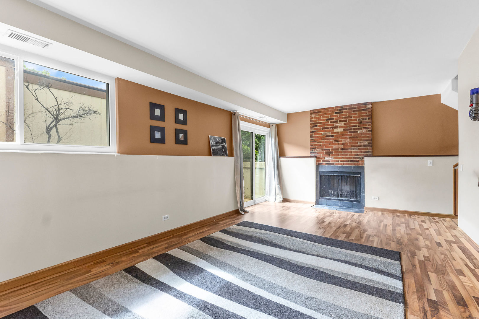 563 North Woodfield Trail Roselle IL 60172